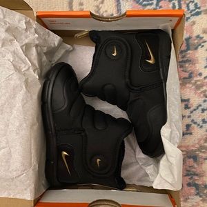 Toddler Nike novice boot size 8 NEW